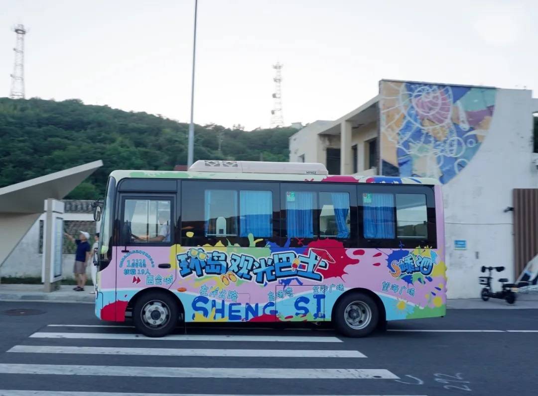 G60 tourism bus